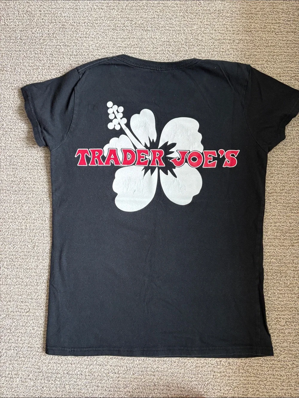 Black Trader Joe’s t-shirt🌺